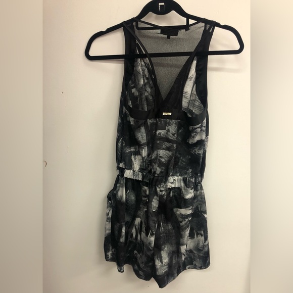 GUESS LOS ANGELES MESH RACER BACK ROMPER IN SIZE EXTRA SMALL - Picture 4 of 9